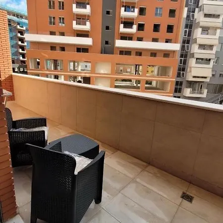 Delijorgji Sunrise 2 شقة